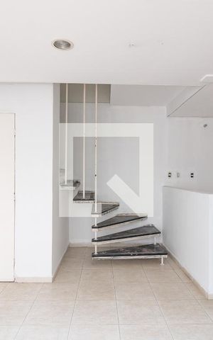 Casa à venda com 320m², 4 quartos e 4 vagas Casa à venda com 320m², 4 quartos e 4 vagasCorredor