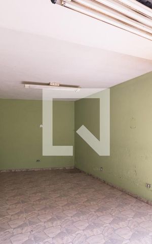 Casa à venda com 320m², 4 quartos e 4 vagas Casa à venda com 320m², 4 quartos e 4 vagasLavanderia