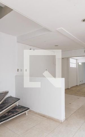 Casa à venda com 320m², 4 quartos e 4 vagas Casa à venda com 320m², 4 quartos e 4 vagasCorredor