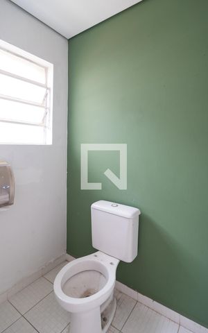 Casa à venda com 320m², 4 quartos e 4 vagas Casa à venda com 320m², 4 quartos e 4 vagasBanheiro Social