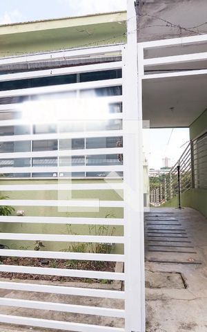 Casa à venda com 320m², 4 quartos e 4 vagas Casa à venda com 320m², 4 quartos e 4 vagasFachada