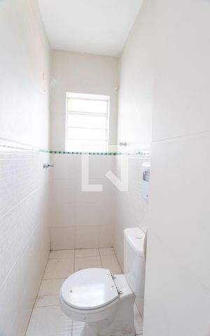 Casa à venda com 320m², 4 quartos e 4 vagas Casa à venda com 320m², 4 quartos e 4 vagasBanheiro Social 2