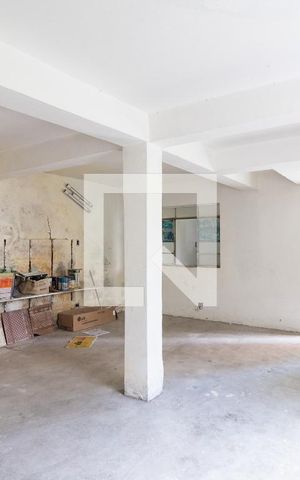 Casa à venda com 320m², 4 quartos e 4 vagas Casa à venda com 320m², 4 quartos e 4 vagasQuarto da Edícula