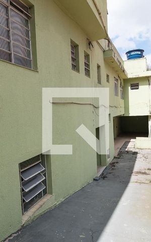 Casa à venda com 320m², 4 quartos e 4 vagas Casa à venda com 320m², 4 quartos e 4 vagasCorredor