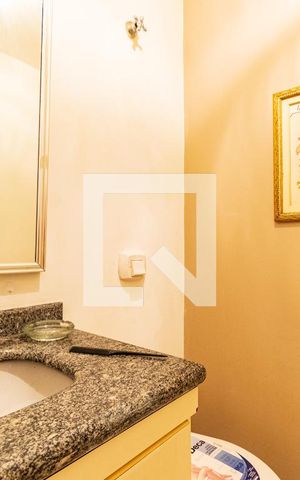 Casa à venda com 180m², 2 quartos e 2 vagas Casa à venda com 180m², 2 quartos e 2 vagasLavabo