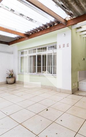 Casa à venda com 180m², 2 quartos e 2 vagas Casa à venda com 180m², 2 quartos e 2 vagasGaragem