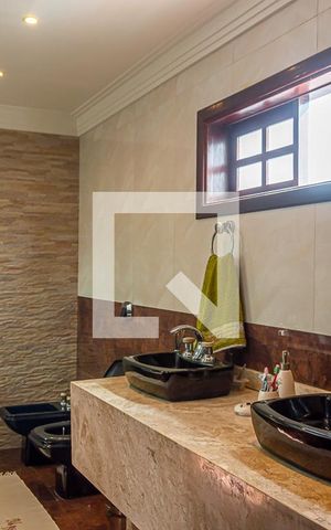 Casa para alugar com 750m², 5 quartos e 5 vagasBanheiro da Suíte 1