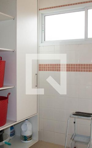 Casa à venda com 270m², 4 quartos e 3 vagas Casa à venda com 270m², 4 quartos e 3 vagasÁrea de Serviço