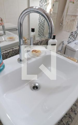 Casa à venda com 220m², 3 quartos e 2 vagasBanheiro Social - pia