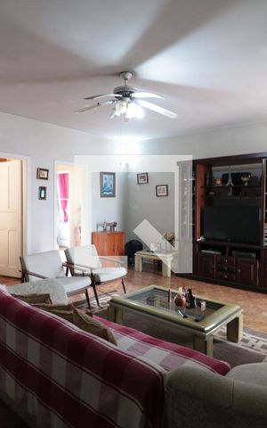 Casa à venda com 220m², 3 quartos e 2 vagasSala de TV