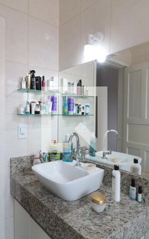 Casa à venda com 220m², 3 quartos e 2 vagasBanheiro Social