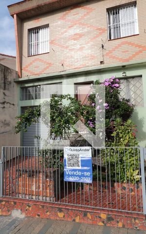 Casa à venda com 220m², 3 quartos e 2 vagasFachada