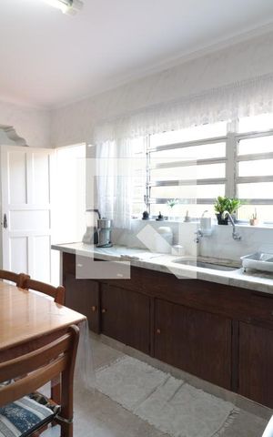 Casa à venda com 220m², 3 quartos e 2 vagasCozinha 