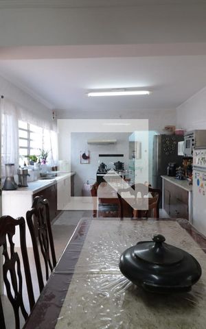 Casa à venda com 220m², 3 quartos e 2 vagasCozinha 