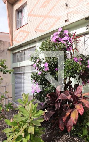 Casa à venda com 220m², 3 quartos e 2 vagasFachada