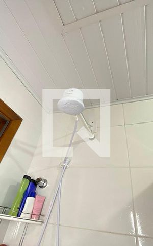Casa à venda com 81m², 2 quartos e 1 vagaChuveiro do Banheiro