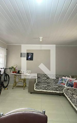 Casa à venda com 81m², 2 quartos e 1 vagaSala