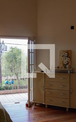 Casa à venda com 216m², 3 quartos e 2 vagas Casa à venda com 216m², 3 quartos e 2 vagasQuarto 1 - Suíte