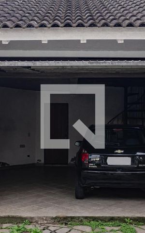 Casa à venda com 216m², 3 quartos e 2 vagas Casa à venda com 216m², 3 quartos e 2 vagasGaragem