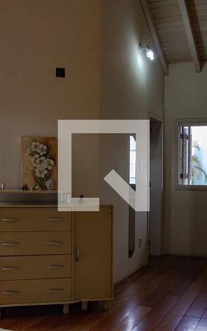Casa à venda com 216m², 3 quartos e 2 vagas Casa à venda com 216m², 3 quartos e 2 vagasQuarto 1 - Suíte