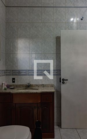 Casa à venda com 216m², 3 quartos e 2 vagas Casa à venda com 216m², 3 quartos e 2 vagasBanheiro da Suíte