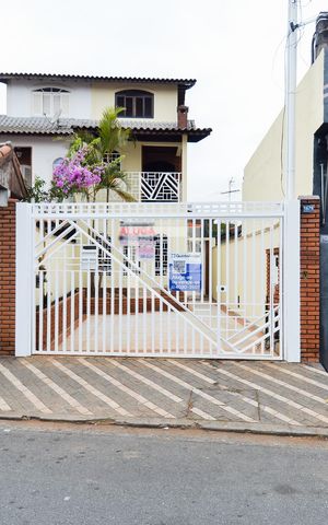 Casa à venda com 184m², 4 quartos e 2 vagasFachada
