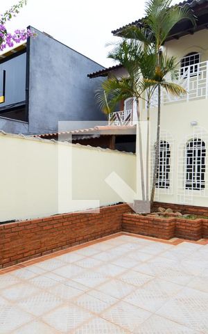 Casa à venda com 184m², 4 quartos e 2 vagasGaragem
