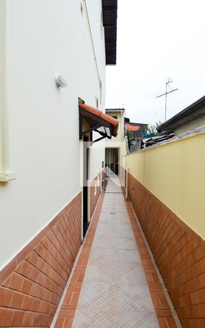 Casa à venda com 184m², 4 quartos e 2 vagasCorredor Lateral 