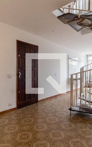 Casa à venda com 150m², 2 quartos e 2 vagas Casa à venda com 150m², 2 quartos e 2 vagasSala