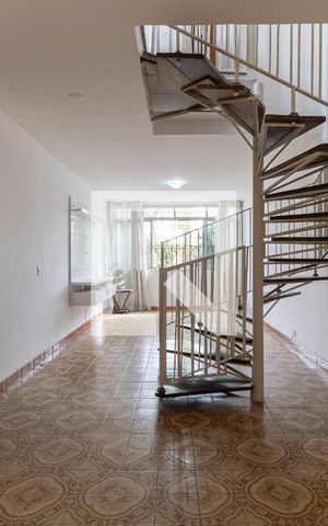 Casa à venda com 150m², 2 quartos e 2 vagas Casa à venda com 150m², 2 quartos e 2 vagasSala