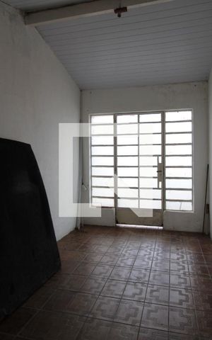 Casa à venda com 78m², 2 quartos e 1 vagaCorredor lateral