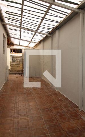 Casa à venda com 78m², 2 quartos e 1 vagaCorredor lateral
