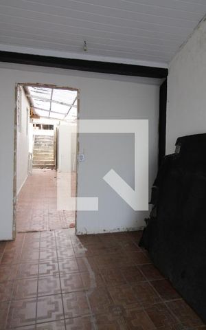 Casa à venda com 78m², 2 quartos e 1 vagaCorredor lateral