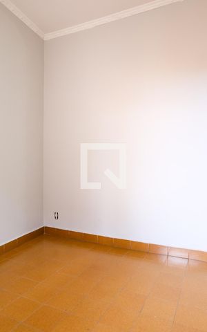 Casa à venda com 215m², 5 quartos e 2 vagas Casa à venda com 215m², 5 quartos e 2 vagasQuarto do Fundo 2