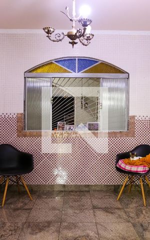 Casa à venda com 215m², 5 quartos e 2 vagas Casa à venda com 215m², 5 quartos e 2 vagasCopa