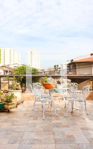Casa à venda com 215m², 5 quartos e 2 vagas Casa à venda com 215m², 5 quartos e 2 vagasVaranda da Suite