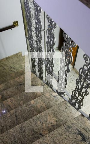 Casa à venda com 215m², 5 quartos e 2 vagas Casa à venda com 215m², 5 quartos e 2 vagasAcesso a Sala