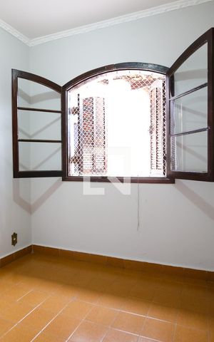 Casa à venda com 215m², 5 quartos e 2 vagas Casa à venda com 215m², 5 quartos e 2 vagasQuarto do Fundo 2