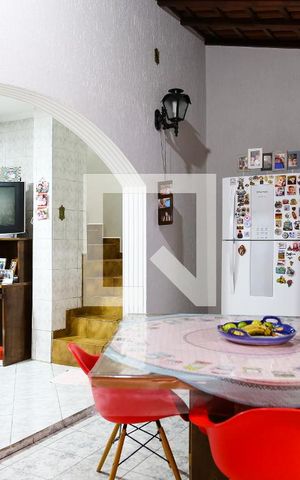 Casa à venda com 215m², 5 quartos e 2 vagas Casa à venda com 215m², 5 quartos e 2 vagasCozinha