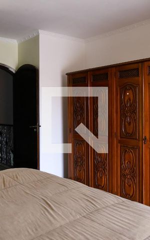 Casa à venda com 215m², 5 quartos e 2 vagas Casa à venda com 215m², 5 quartos e 2 vagasSuite