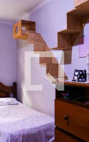 Casa à venda com 215m², 5 quartos e 2 vagas Casa à venda com 215m², 5 quartos e 2 vagasQuarto 2