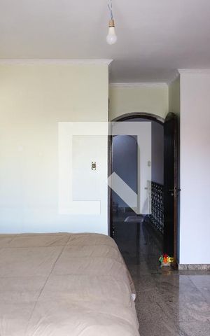 Casa à venda com 215m², 5 quartos e 2 vagas Casa à venda com 215m², 5 quartos e 2 vagasSuite