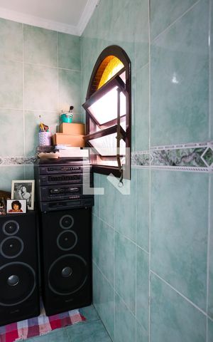 Casa à venda com 215m², 5 quartos e 2 vagas Casa à venda com 215m², 5 quartos e 2 vagasBanheiro da Suite