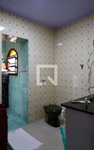 Casa à venda com 215m², 5 quartos e 2 vagas Casa à venda com 215m², 5 quartos e 2 vagasBanheiro da Suite