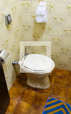 Casa à venda com 215m², 5 quartos e 2 vagas Casa à venda com 215m², 5 quartos e 2 vagasLavabo