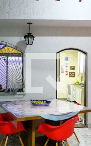 Casa à venda com 215m², 5 quartos e 2 vagas Casa à venda com 215m², 5 quartos e 2 vagasArea de Churrasqueira