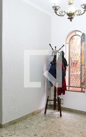 Casa à venda com 215m², 5 quartos e 2 vagas Casa à venda com 215m², 5 quartos e 2 vagasEscritorio