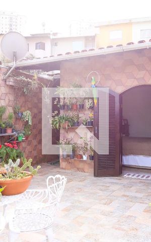 Casa à venda com 215m², 5 quartos e 2 vagas Casa à venda com 215m², 5 quartos e 2 vagasVaranda da Suite