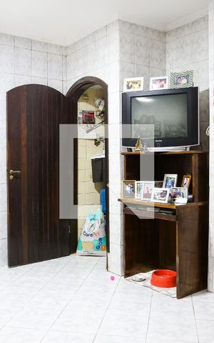 Casa à venda com 215m², 5 quartos e 2 vagas Casa à venda com 215m², 5 quartos e 2 vagasArea de Churrasqueira