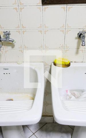 Casa à venda com 215m², 5 quartos e 2 vagas Casa à venda com 215m², 5 quartos e 2 vagasLavanderia